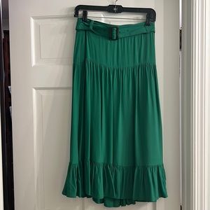 Beautiful green midi-length skirt from Banana Republic Factory. Worn only once!
